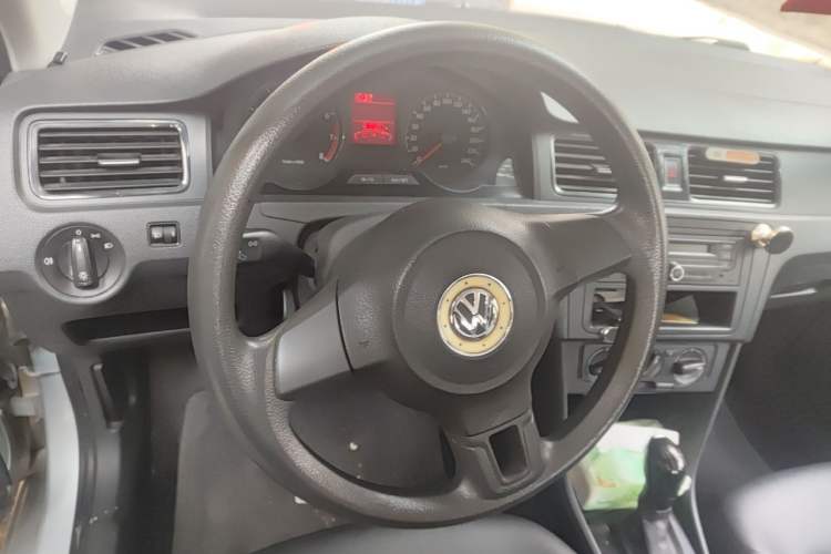 Used Volkswagen Lavida 2013 Revised Classic 1.6L Automatic Fashion Edition Steering Wheel
