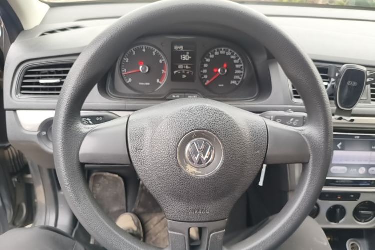 Used Volkswagen Lavida 2013 Revised Classic 1.6L Manual Fashion Edition Steering Wheel