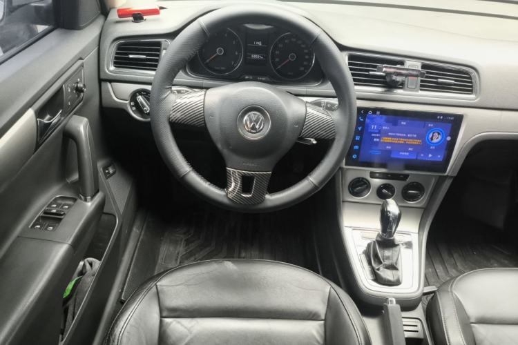 Used Volkswagen Lavida 2013 1.6L Automatic Comfort Edition Steering Wheel