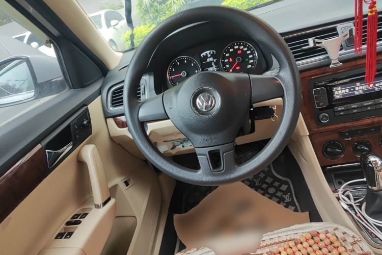 Used Volkswagen Lavida 2013 1.6L Automatic Comfort Edition Steering Wheel