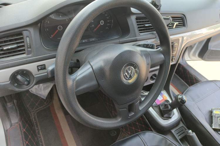 Used Volkswagen Lavida 2013 1.6L Manual Fashion Edition Steering Wheel
