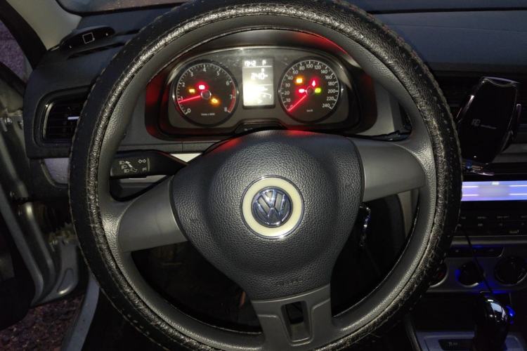 Used Volkswagen Lavida 2013 Revised Classic 1.6L Automatic Fashion Edition Steering Wheel