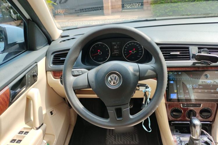 Used Volkswagen Lavida 2013 Revised Classic 1.6L Automatic Fashion Edition Steering Wheel