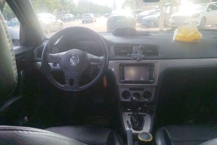 Used Volkswagen Lavida 2013 1.6L Automatic Fashion Edition Steering Wheel