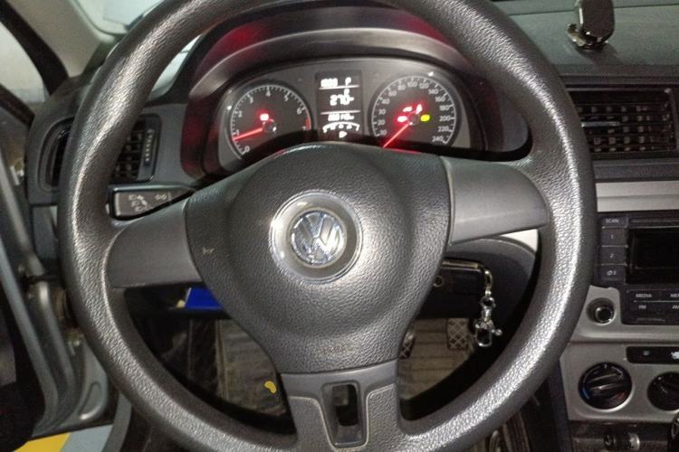 Used Volkswagen Lavida 2013 Revised Classic 1.6L Automatic Fashion Edition Steering Wheel