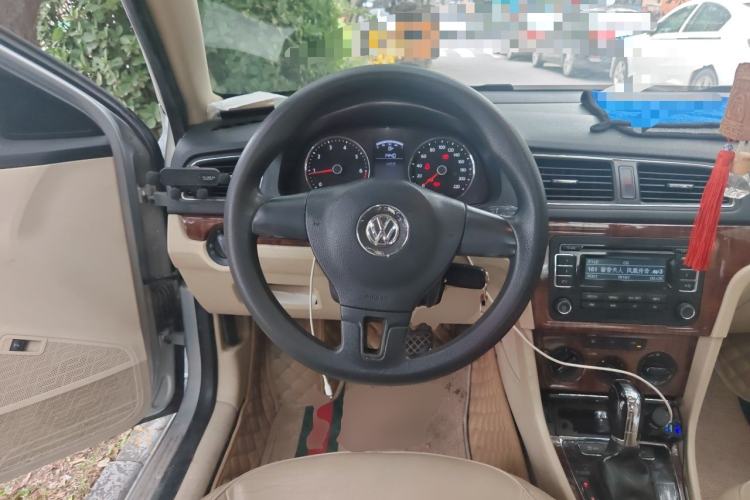Used Volkswagen Lavida 2013 1.6L Automatic Comfort Edition Steering Wheel