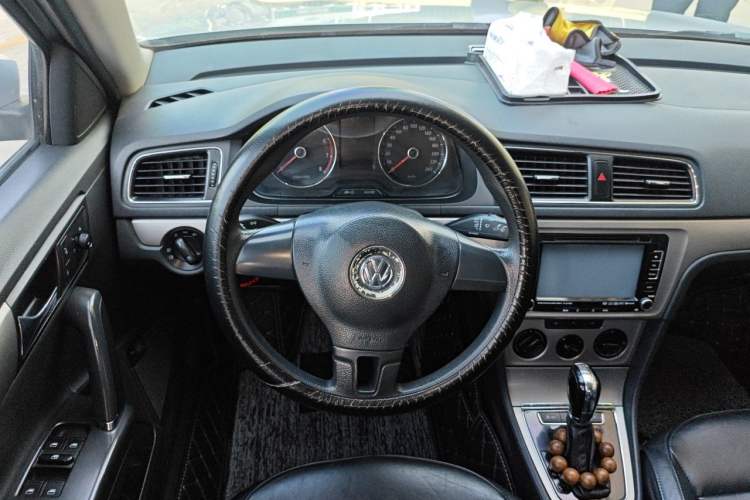 Used Volkswagen Lavida 2013 1.4TSI DSG Comfort Edition Steering Wheel
