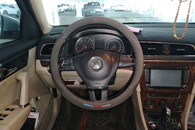 Used Volkswagen Lavida 2013 Revised Version 1.4 TSI DSG Luxury Edition Steering Wheel