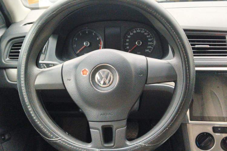 Used Volkswagen Lavida 2013 Revised Classic 1.6L Automatic Fashion Edition Steering Wheel