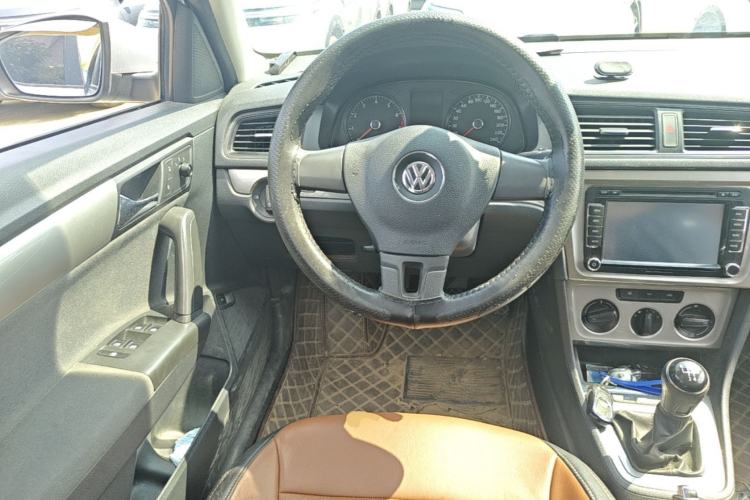 Used Volkswagen Lavida 2013 Revised Classic 1.6L Manual Fashion Edition Steering Wheel