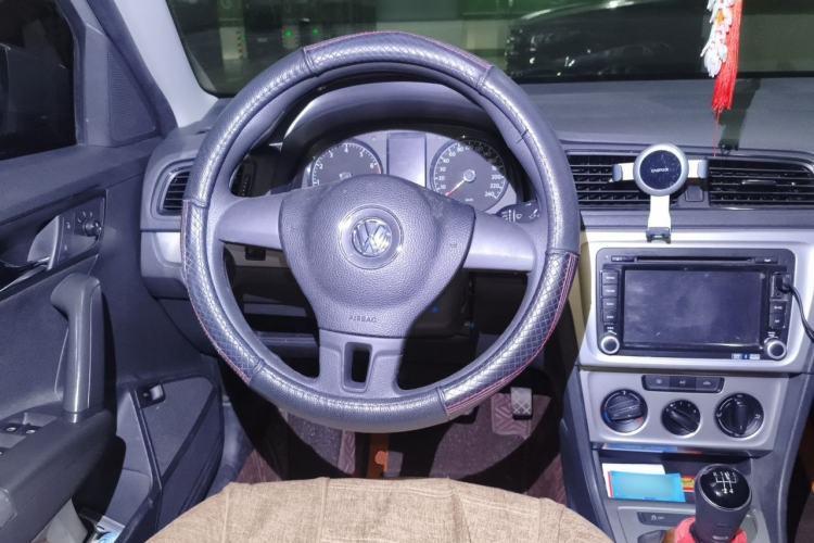 Used Volkswagen Lavida 2013 Revised Classic 1.6L Manual Fashion Edition Steering Wheel