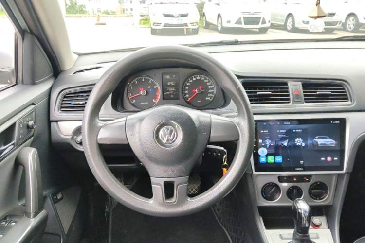 Used Volkswagen Lavida 2013 Revised Classic 1.6L Automatic Fashion Edition Steering Wheel