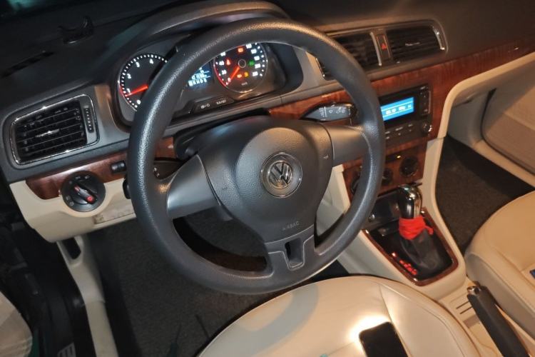 Used Volkswagen Lavida 2013 1.6L Automatic Comfort Edition Steering Wheel