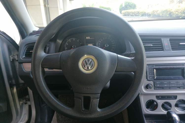 Used Volkswagen Lavida 2013 Revised Classic 1.6L Automatic Fashion Edition Steering Wheel