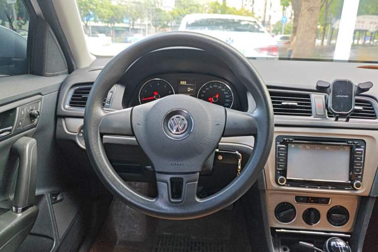 Used Volkswagen Lavida 2013 Revised Version 1.4 TSI Manual Comfort Edition Steering Wheel