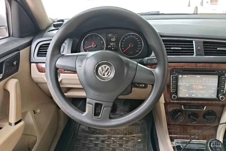 Used Volkswagen Lavida 2013 1.6L Manual Comfort Edition Steering Wheel