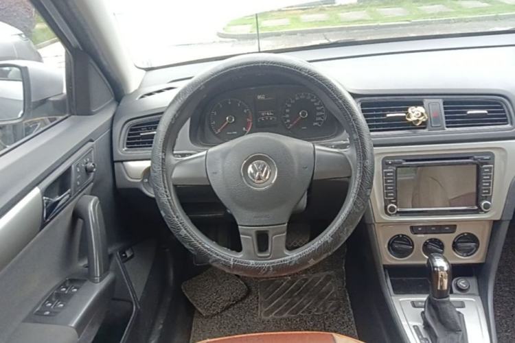 Used Volkswagen Lavida 2013 Revised Classic 1.6L Automatic Fashion Edition Steering Wheel
