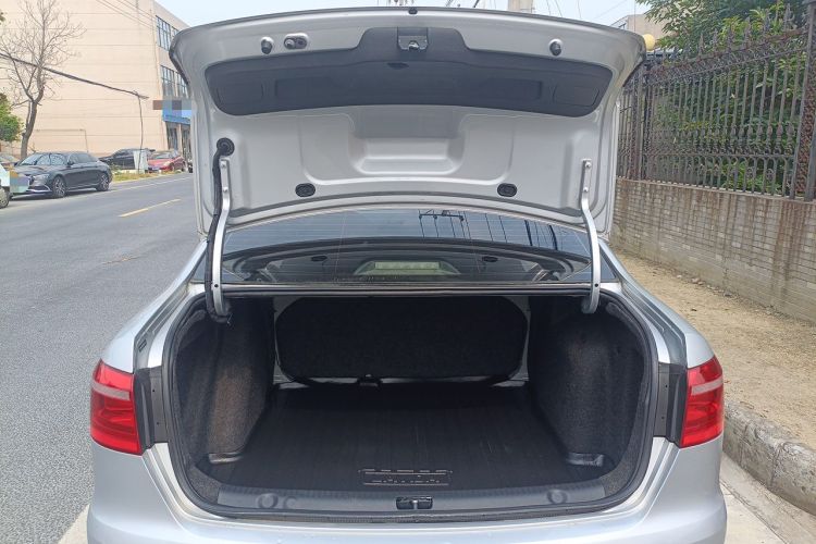 Used Volkswagen Lavida 2013 Revised Classic 1.6L Automatic Fashion Edition Trunk