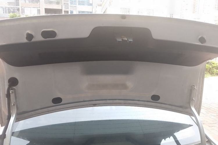 Used Volkswagen Lavida 2013 1.6L Automatic Fashion Edition Trunk