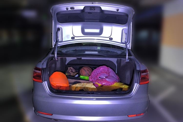 Used Volkswagen Lavida 2013 Revised Classic 1.6L Automatic Fashion Edition Trunk