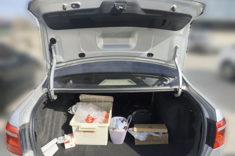 Used Volkswagen Lavida 2013 1.6L Automatic Fashion Edition Trunk