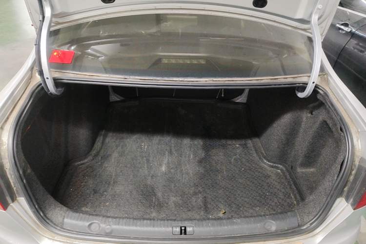 Used Volkswagen Lavida 2013 Revised Classic 1.6L Manual Fashion Edition Trunk