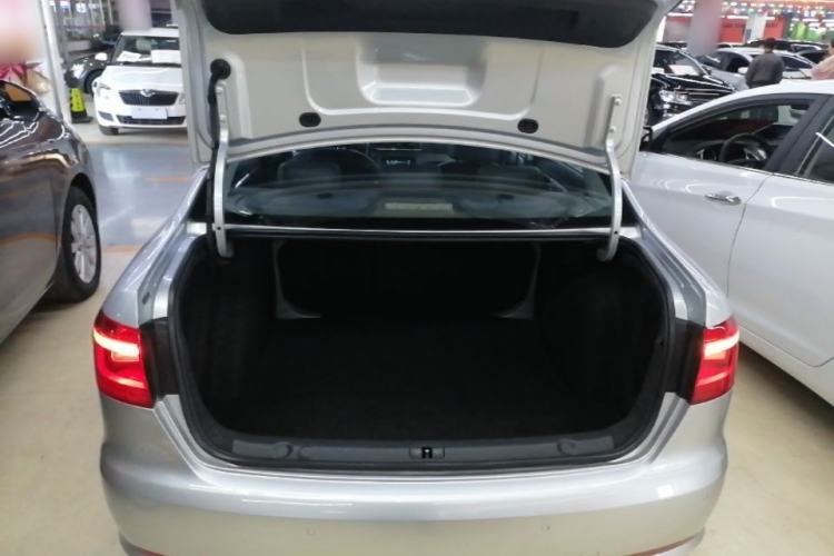 Used Volkswagen Lavida 2013 Revised Version 1.6L Automatic Luxury Edition Trunk