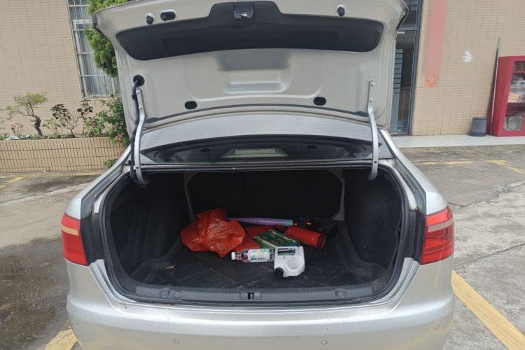 Used Volkswagen Lavida 2013 1.6L Manual Comfort Edition Trunk