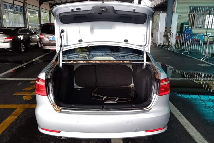 Used Volkswagen Lavida 2013 Restyled Classic 1.6L Automatic Comfort Edition Trunk