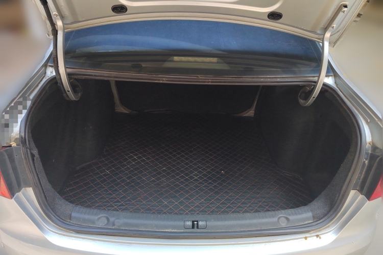 Used Volkswagen Lavida 2013 Revised Classic 1.6L Automatic Fashion Edition Trunk