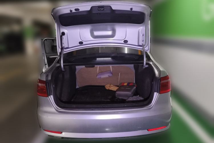 Used Volkswagen Lavida 2013 Revised Classic 1.6L Manual Fashion Edition Trunk