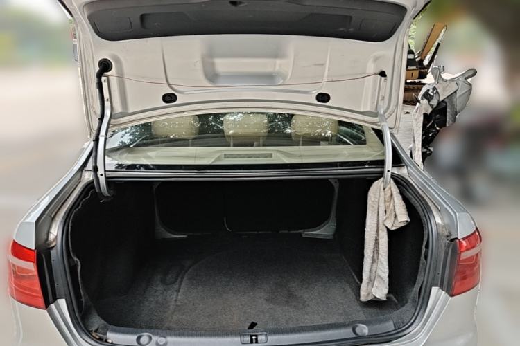 Used Volkswagen Lavida 2013 1.6L Manual Comfort Edition Trunk