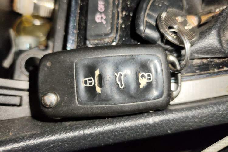 Used Volkswagen Lavida 2013 Restyled Classic 1.6L Manual Comfort Edition Vehicle Key