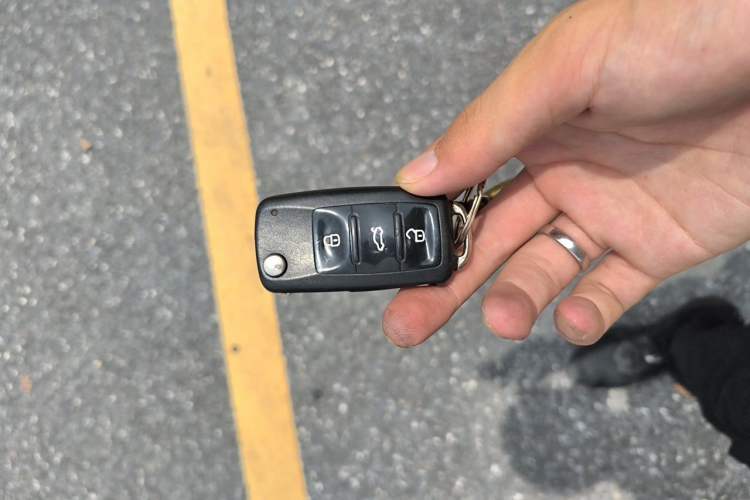 Used Volkswagen Lavida 2013 Revised Classic 1.6L Automatic Fashion Edition Vehicle Key