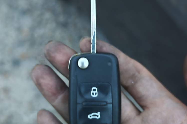 Used Volkswagen Lavida 2013 1.6L Manual Comfort Edition Vehicle Key