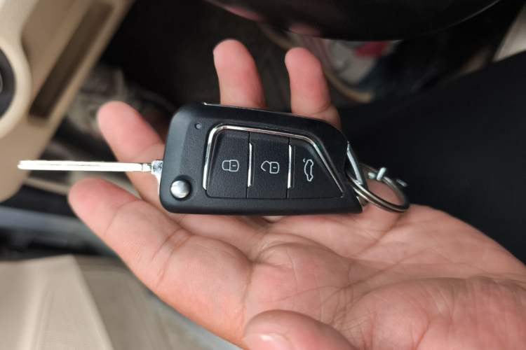 Used Volkswagen Lavida 2013 1.6L Automatic Luxury Edition Vehicle Key