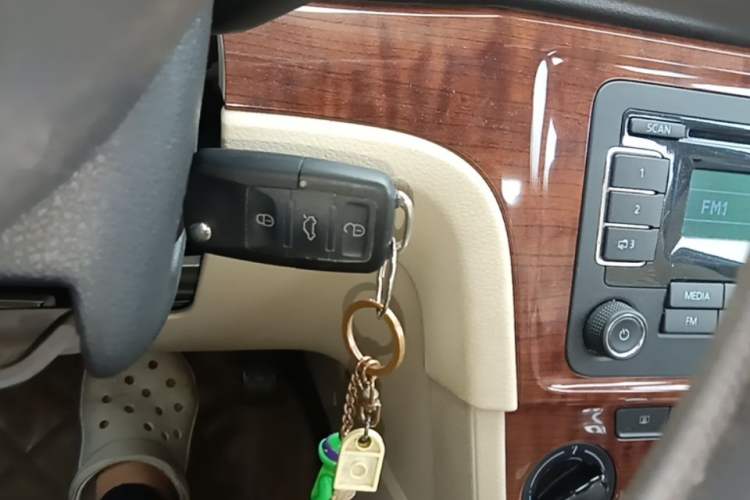 Used Volkswagen Lavida 2013 1.6L Automatic Comfort Edition Vehicle Key