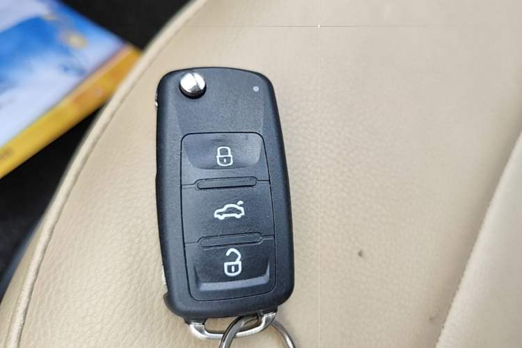 Used Volkswagen Lavida 2013 Revised Version 1.6L Automatic Luxury Edition Vehicle Key