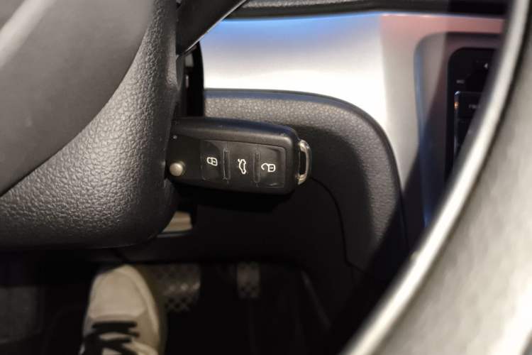 Used Volkswagen Lavida 2013 Restyled Classic 1.6L Automatic Comfort Edition Vehicle Key