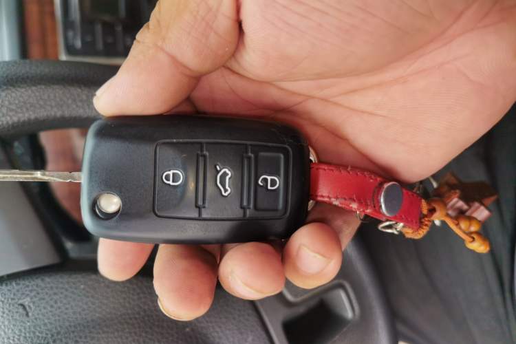 Used Volkswagen Lavida 2013 Restyled Classic 1.6L Manual Comfort Edition Vehicle Key