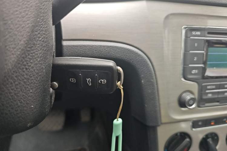 Used Volkswagen Lavida 2013 1.6L Automatic Comfort Edition Vehicle Key