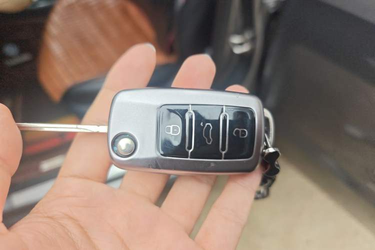 Used Volkswagen Lavida 2013 Restyled Classic 1.6L Manual Comfort Edition Vehicle Key