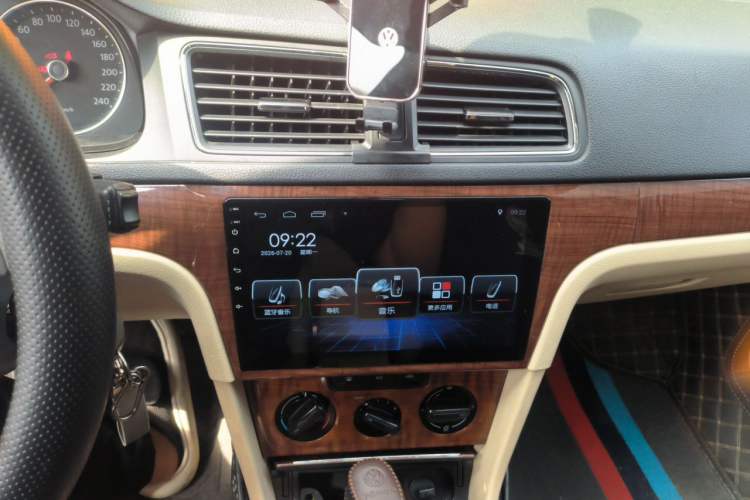 Used Volkswagen Lavida 2013 Restyled Classic 1.6L Automatic Comfort Edition Audio And AC Panel