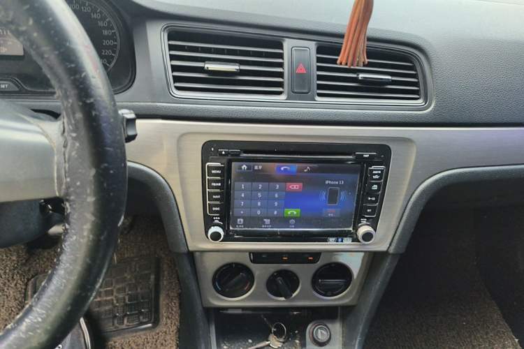 Used Volkswagen Lavida 2013 Revised Classic 1.6L Manual Fashion Edition Audio And AC Panel