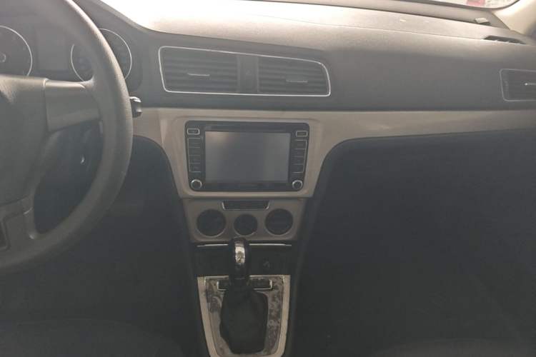 Used Volkswagen Lavida 2013 Restyled Classic 1.6L Automatic Comfort Edition Audio And AC Panel