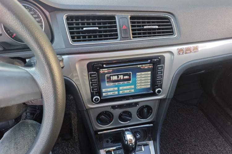 Used Volkswagen Lavida 2013 Restyled Classic 1.6L Automatic Comfort Edition Audio And AC Panel