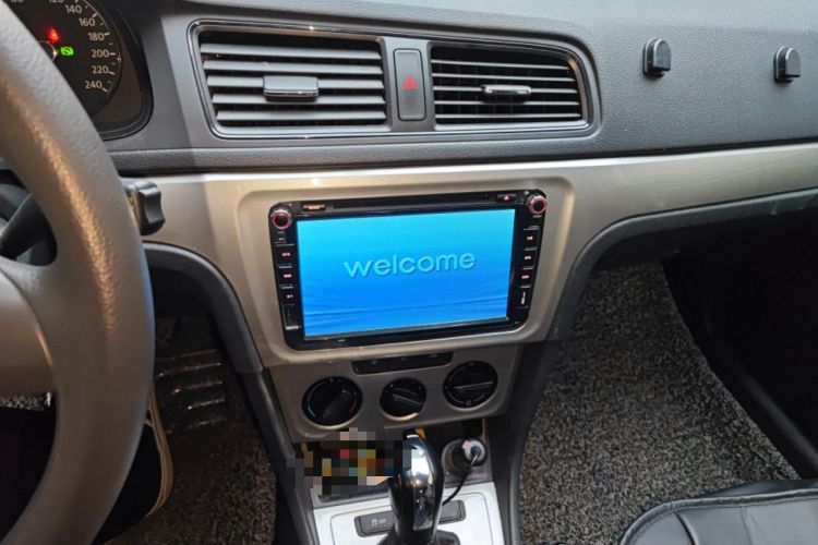 Used Volkswagen Lavida 2013 Revised Classic 1.6L Automatic Fashion Edition Audio And AC Panel