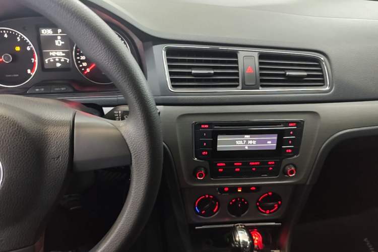Used Volkswagen Lavida 2013 Revised Version 1.4 TSI DSG Comfort Edition Audio And AC Panel