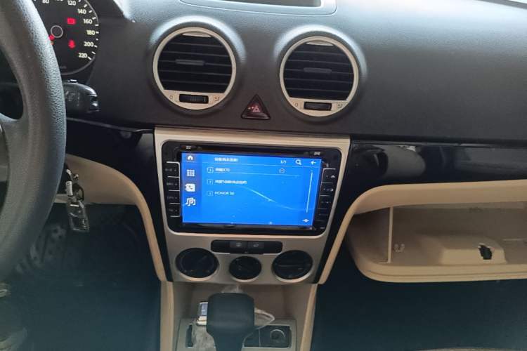 Used Volkswagen Lavida 2013 Classic 1.6L Automatic Fashion Edition Audio And AC Panel