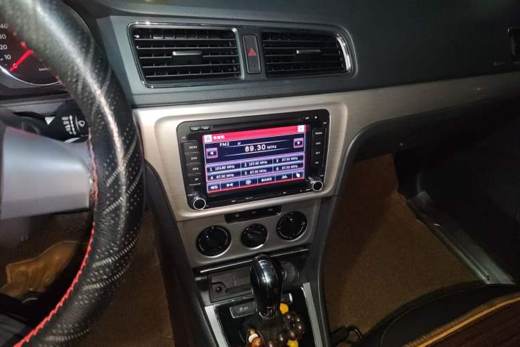 Used Volkswagen Lavida 2013 Restyled Classic 1.6L Automatic Comfort Edition Audio And AC Panel